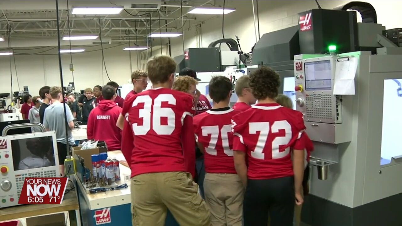 8th and 9th graders visit Apollo to learn more about the career center
